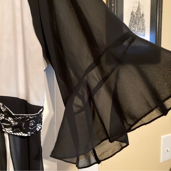 Plus color block mesh overlay pleated detail black white dress - Picture 4 of 8